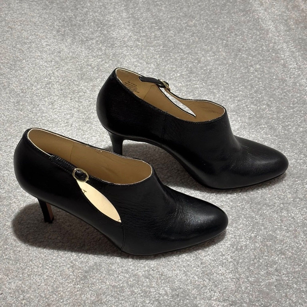 BNIB black leather Nine West booties size 7.5